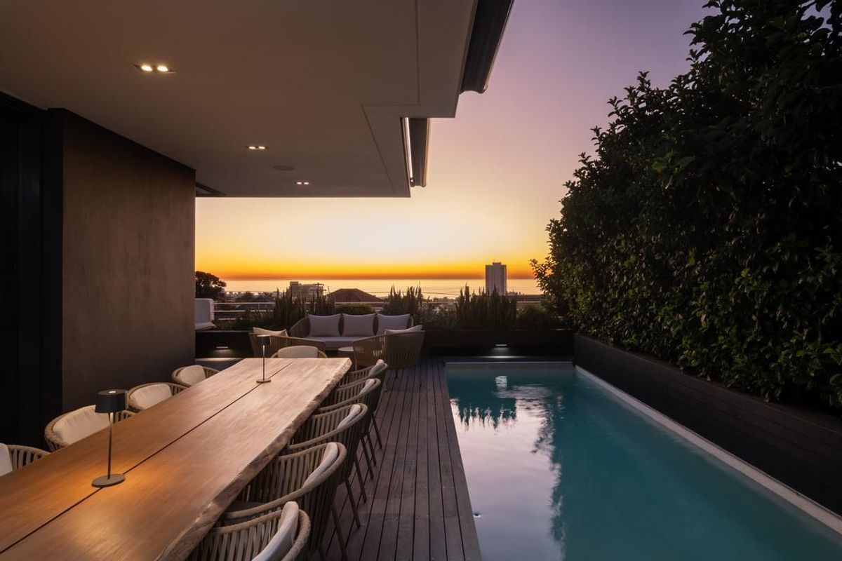 Stylishly Sleek - Photo 3