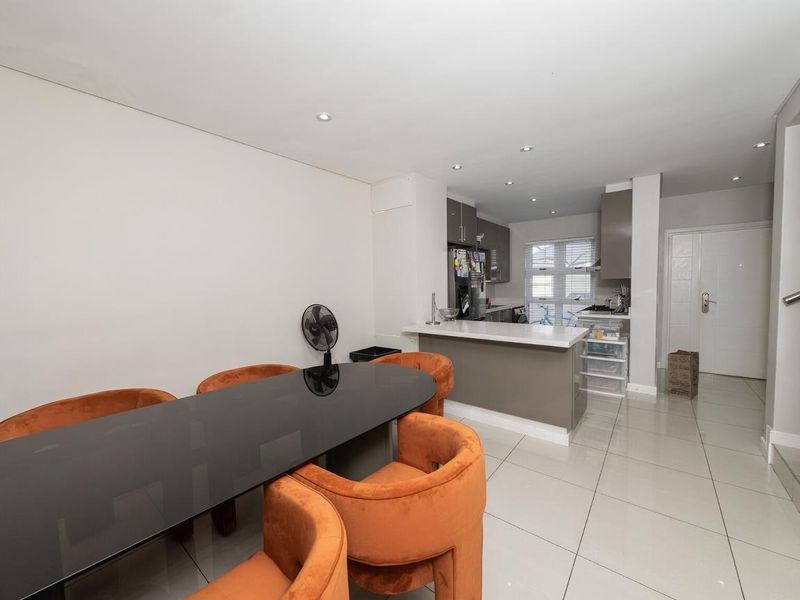 GORGEOUS WELL POSITIONED 4 BEDROOM CLUSTER HOME FOR RENT IN BRYANTSON - Photo 3