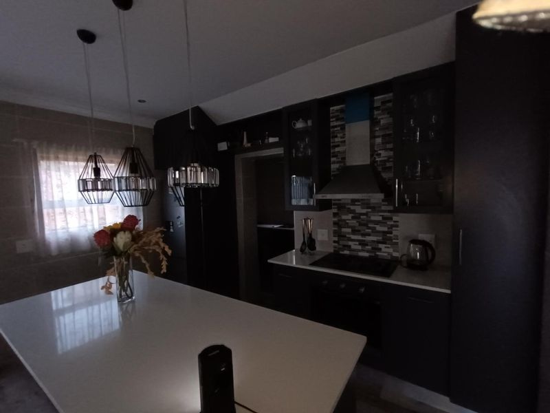 Well maintained house - Photo 7