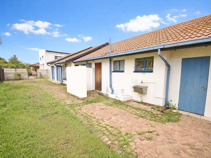 Spacious Family Home - Photo 2