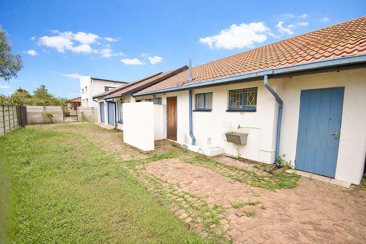 Spacious Family Home - Photo 2
