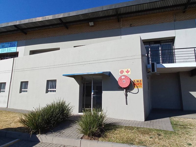484m2 Germiston Retail/Office Space To Let - Photo 2