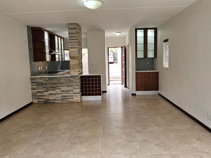 Modern Townhouse for Rent - Photo 6