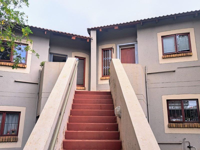 Below market value - Beautiful 105sqm first floor townhouse in the popular San Giorgio complex, Winchester Hills - Photo 6