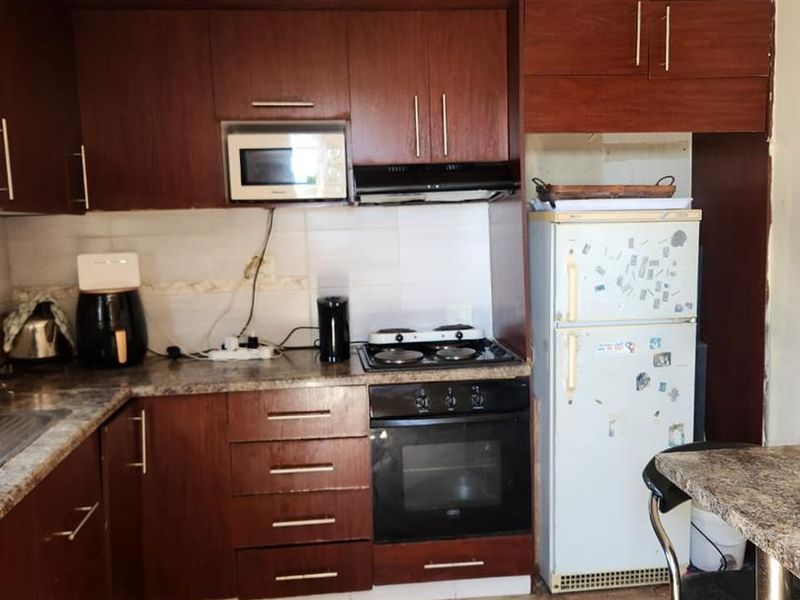 Charming Three-Bedroom Home for Sale in Nyanga, Cape Town - Photo 10