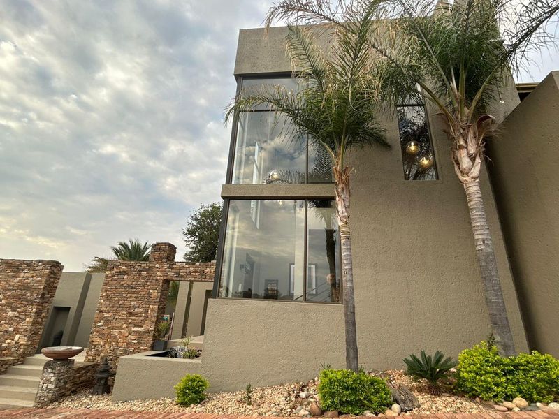🏡 Refined Luxury in Windhoek’s Prestigious Ludwigsdorf - Photo 6
