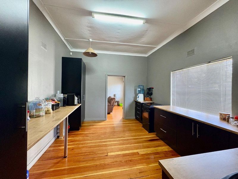 Well located family home - Photo 9