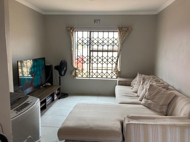 Riverside View - R 960 000 Family Home! - Photo 8