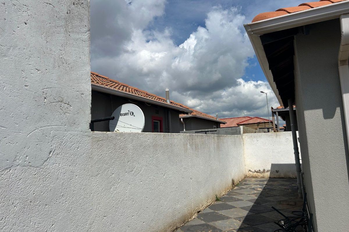 3 Bedroom house in Lotus gardens - Photo 5