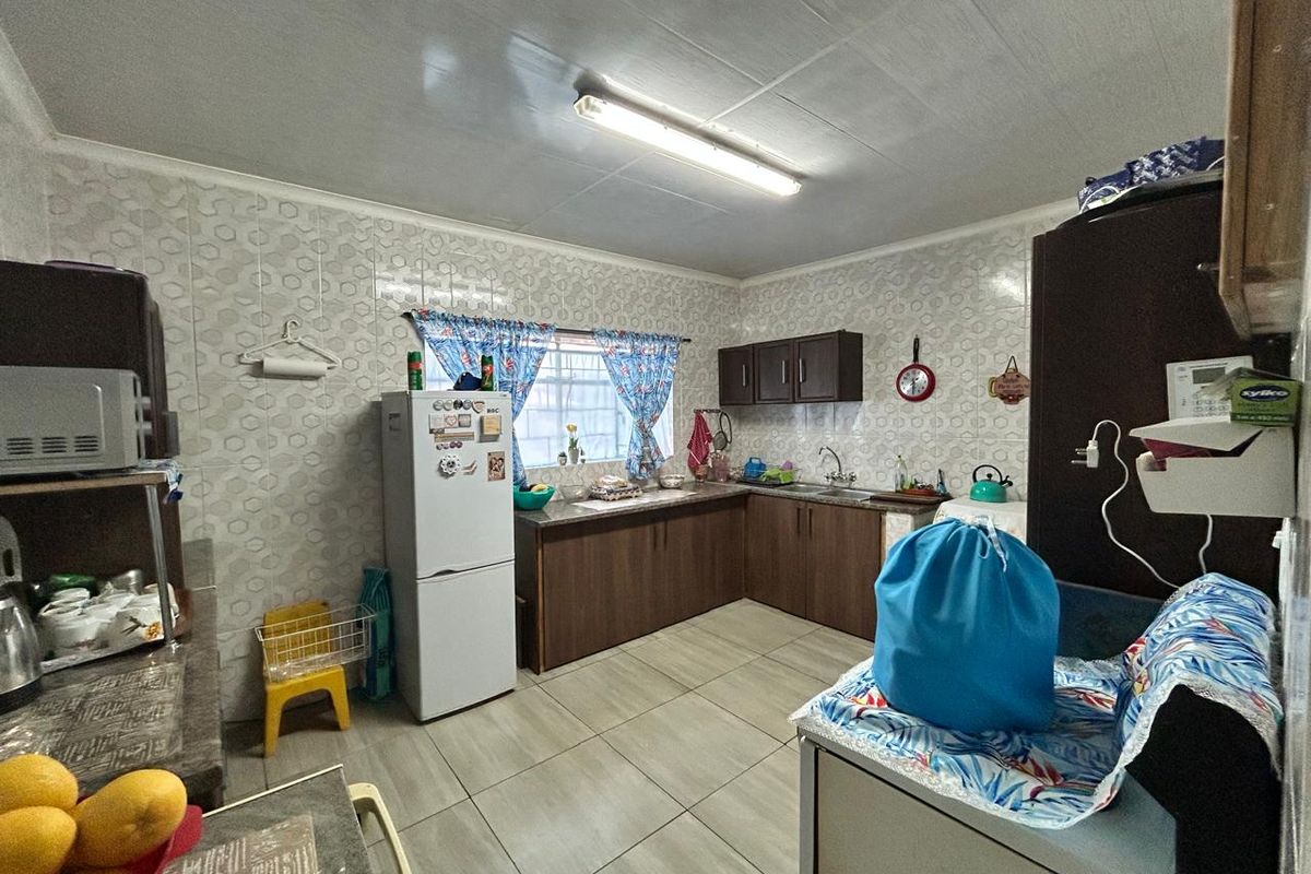 Beautiful Family Home - Photo 3