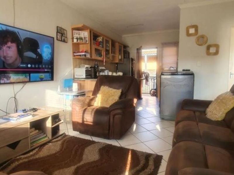 2 Bedroom Apartment For Sale - Photo 5