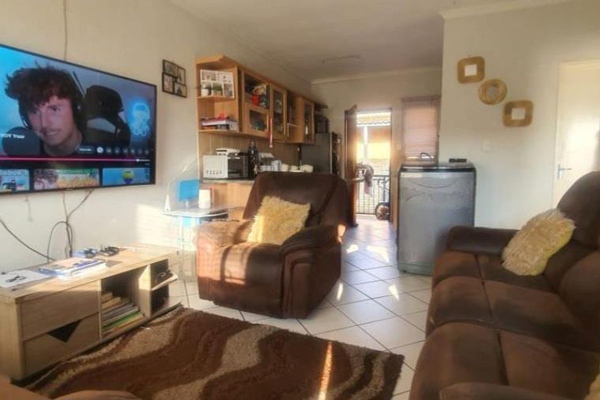 2 Bedroom Apartment For Sale - Photo 5