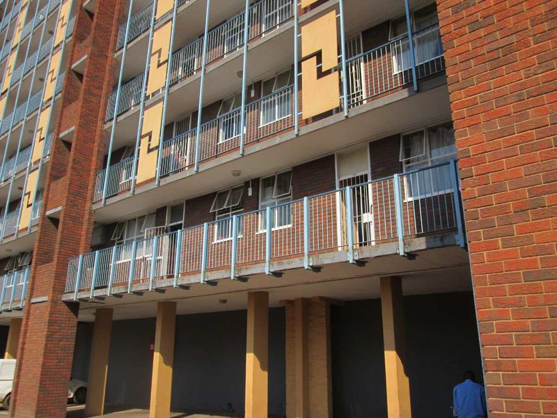 BEAUTIFUL, NEAT AND CLEAN [2] TWO BEDROOMS APARTMENT FOR SALE IN SUNNYSIDE [ JAN F E CELLIERS] - Photo 3