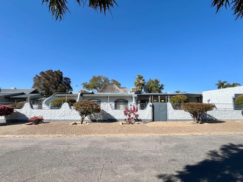 Luxury Family Home for Sale in Okahandja | 3 Bedroom Entertainer’s Dream - Photo 1