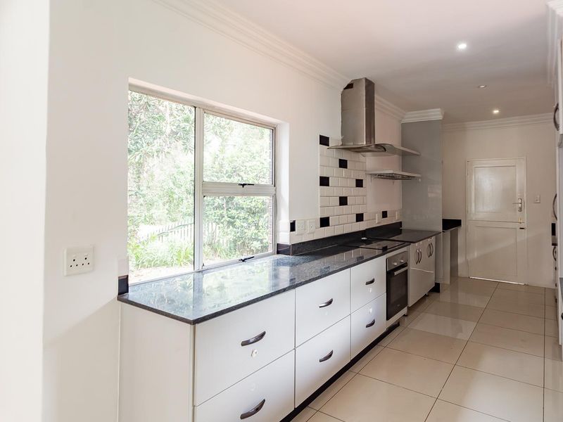 Modern, Newly Renovated 3-Bedroom Home with Solar & Entertainment Appeal in Prime Paulshof Location - Photo 5