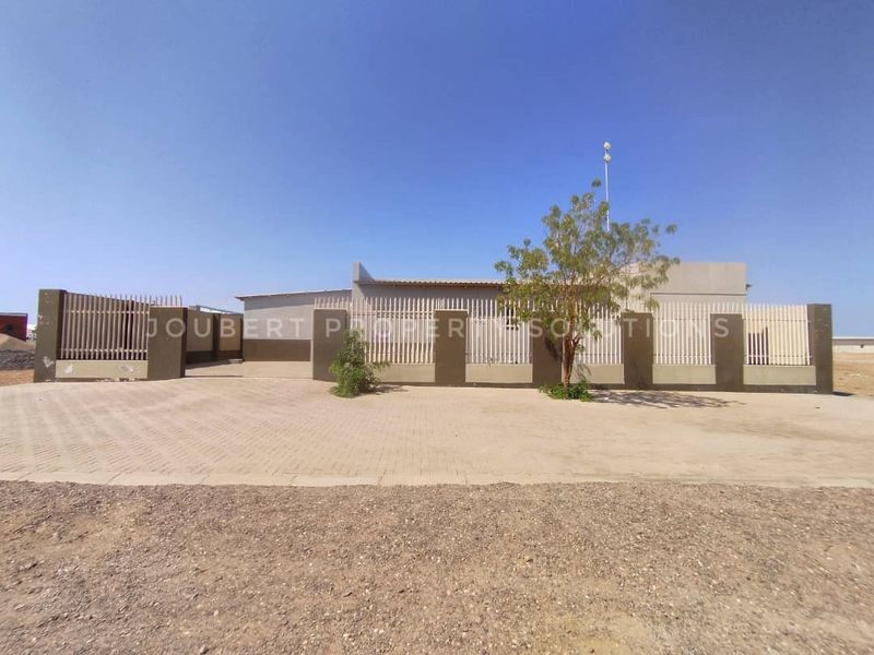 CLINIC / CONFERENCE / OFFICES FOR SALE IN MARIENTAL - NAMIBIA - Photo 2
