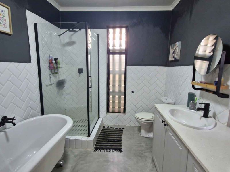 QUAINT AND CLASSY! - Photo 9