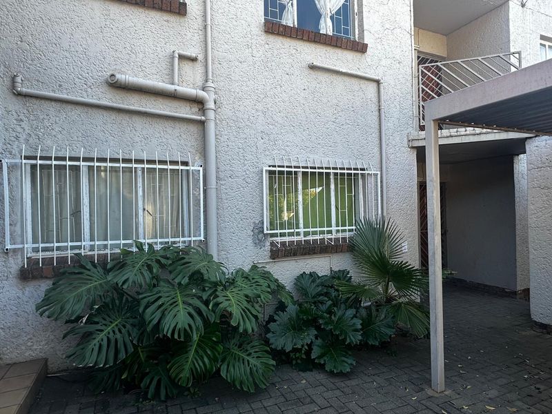 1-Bedroom Apartment in Bloemfontein South - Photo 2