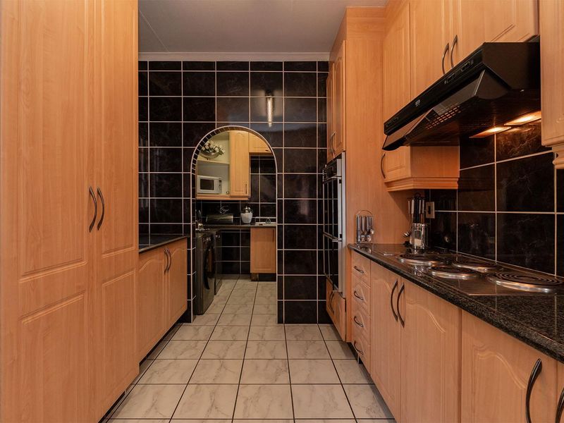 Perfect Lock-Up-and-Go 3 Bedroom Townhouse in Birchleigh North - Photo 10