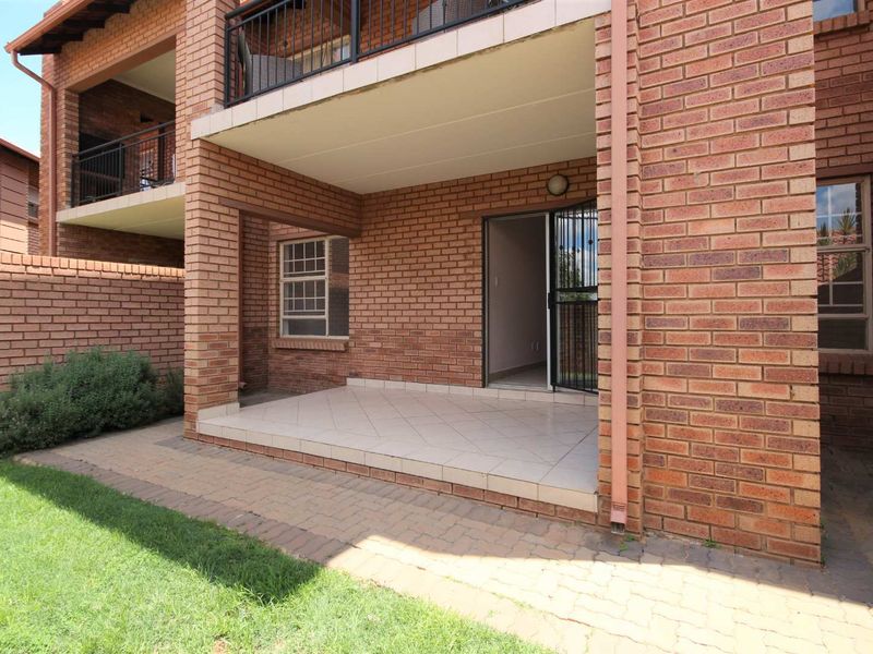 Load-Shedding Free Living - The Ideal Lock-Up-and-Go Home! - Photo 4