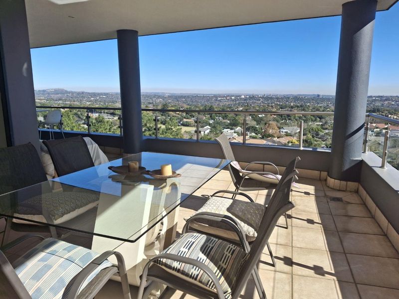 AN EXQUISITE THREE BEDROOM FURNISHED PENTHOUSE - Photo 5