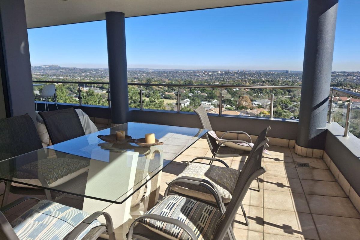 AN EXQUISITE THREE BEDROOM FURNISHED PENTHOUSE - Photo 5