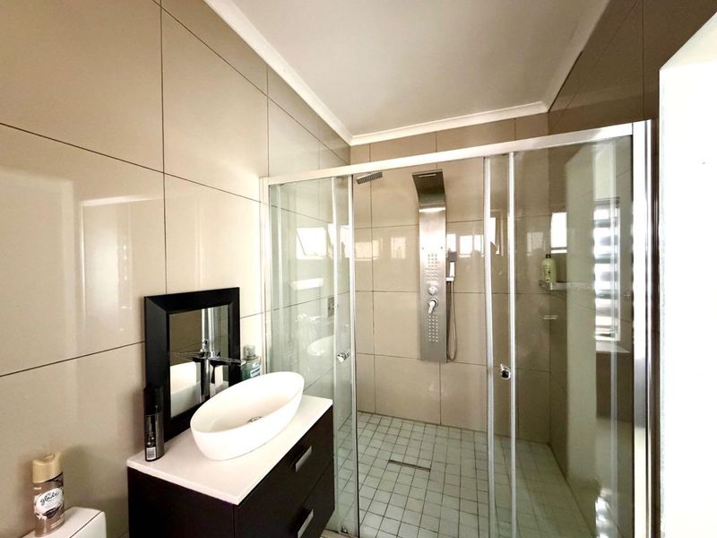 Modern 3 Bedrooms, 2 bathroom Home - Photo 10