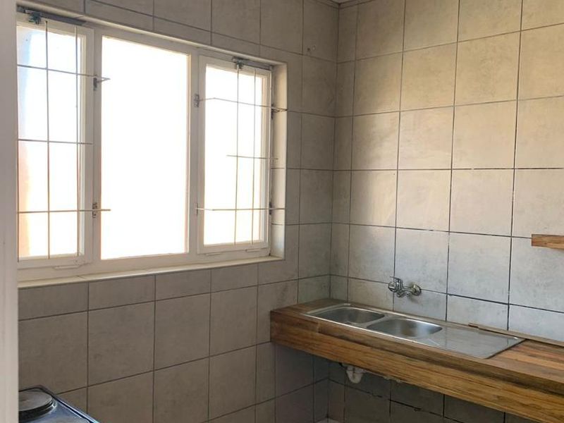 Close to Lagoon! Ground floor Apartment! One level! Perfect for the beginner! - Photo 5