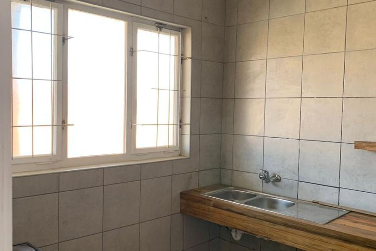 Close to Lagoon! Ground floor Apartment! One level! Perfect for the beginner! - Photo 5