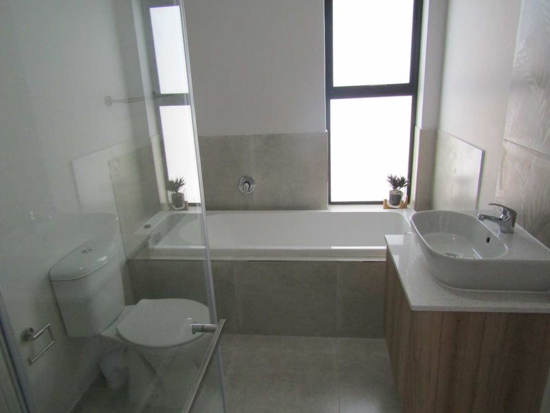 Newly build home designed for modern living - Photo 7