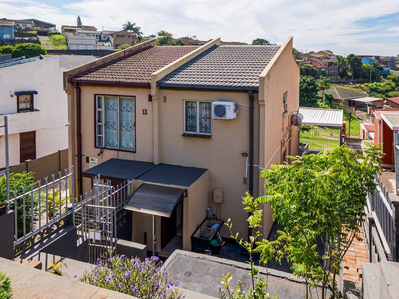 Move-In Ready Duplex in Lotus Park – Space, Security & Smart Living - Photo 2