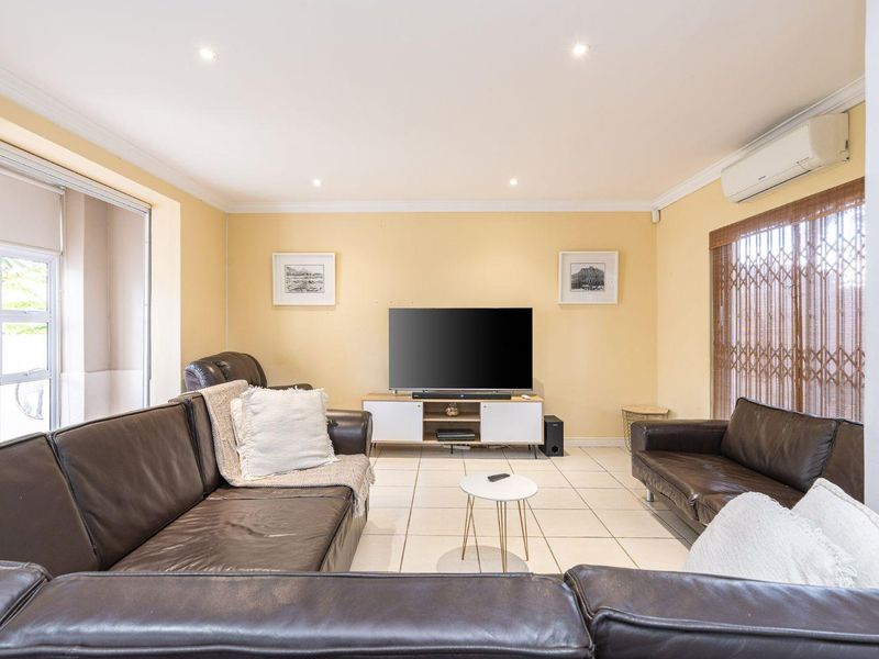 Lock Up & Go Townhouse Living - Photo 2