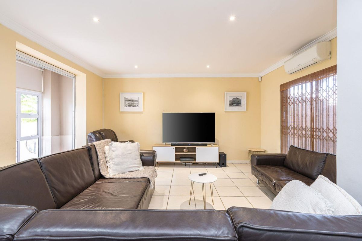 Lock Up & Go Townhouse Living - Photo 2