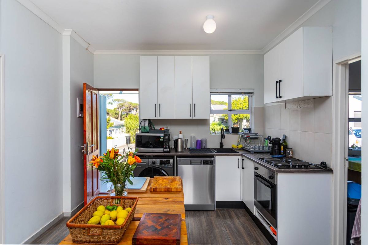 Marvelous 4 Bedroom Home For Sale In Mount Simon Estate - Photo 5