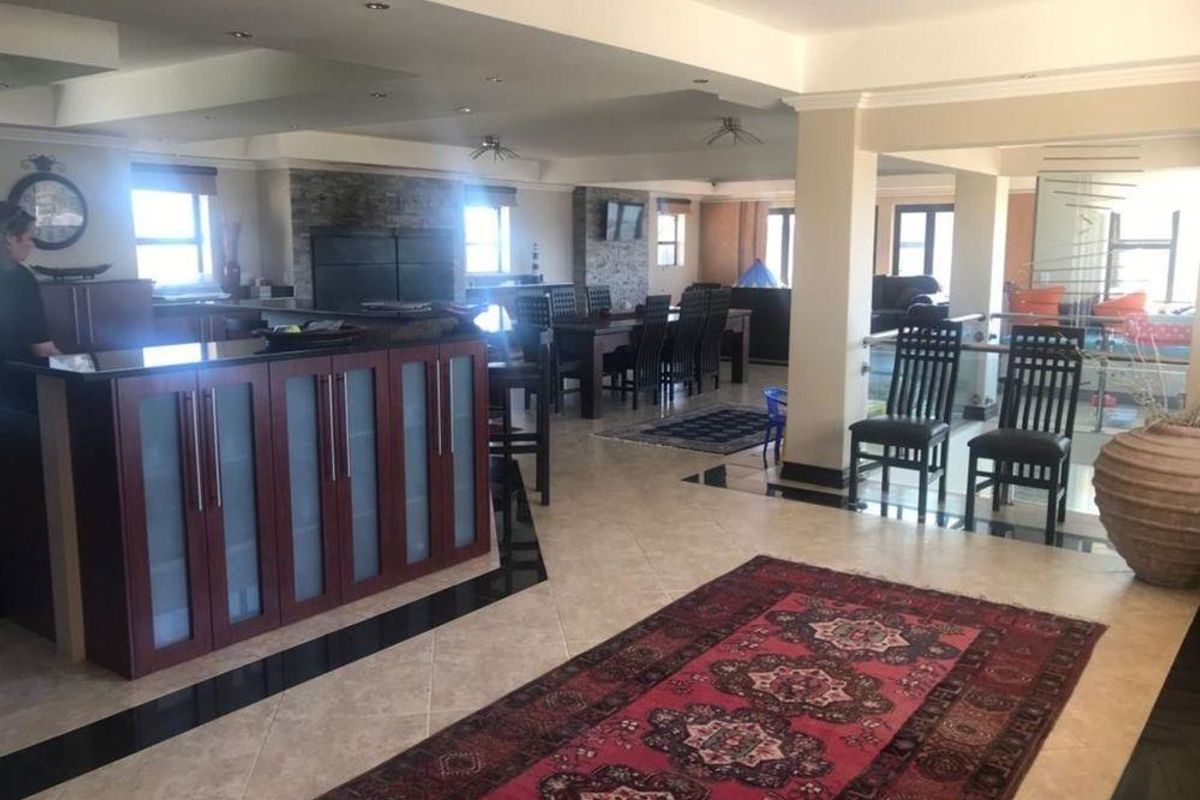 TO LET- FULLY FURNISHED 4 BEDROOM HOUSE IN VOGELSTRAND SWAKOPMUND, NAMIBIA - Photo 3