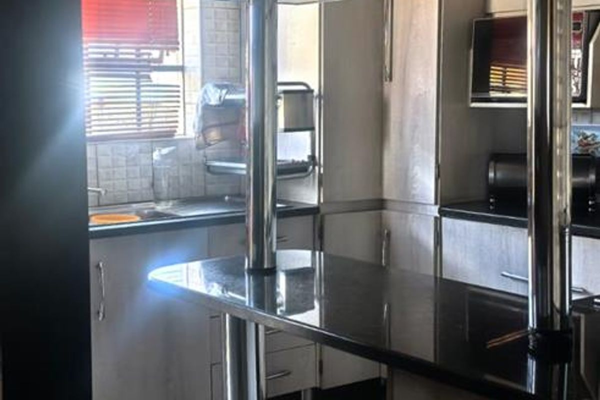 4 bedrooms house for sale in Soshanguve South ext 2 - Photo 4