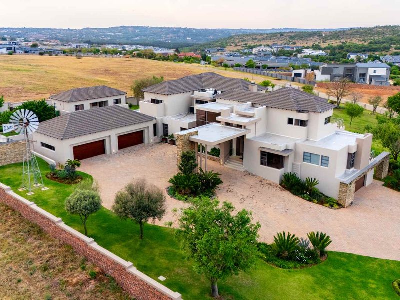 Luxurious Eco-Friendly Estate with Unparalleled Features - Photo 6