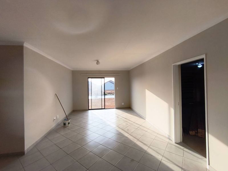 Spacious 3 Bedroom Home for Sale in Windmill Park Ext 32 - Photo 10
