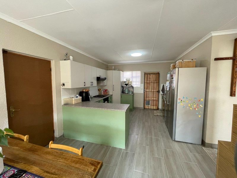 Entertainer’s haven in Equestria - Photo 2