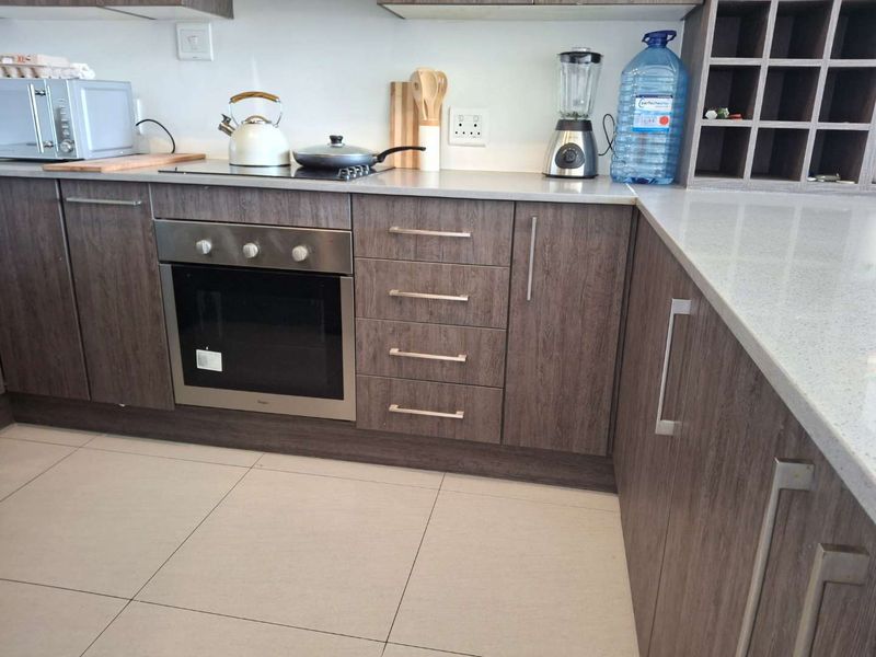 A BEAUTIFUL SUNNY ONE BEDROOM APARTMENT - Photo 7