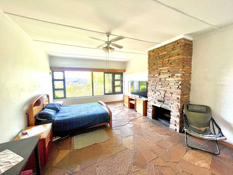 **Private, Hidden away, North-facing 6-Bedroom Family Home with Spectacular Views of Union Building and Loftus in Muckleneuk - House to Renovate** - Photo 5