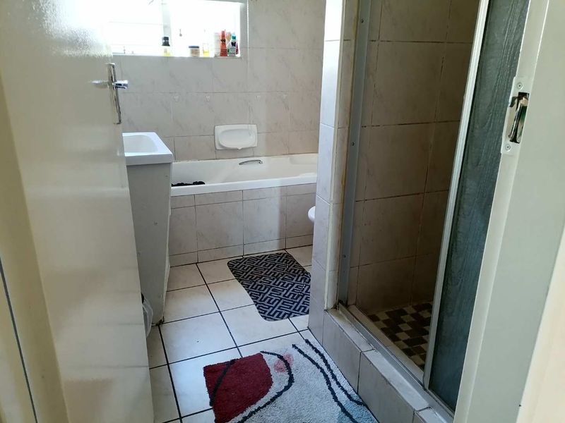 2 Bedroom Apartment in Oakwood Mews Germiston - Photo 8