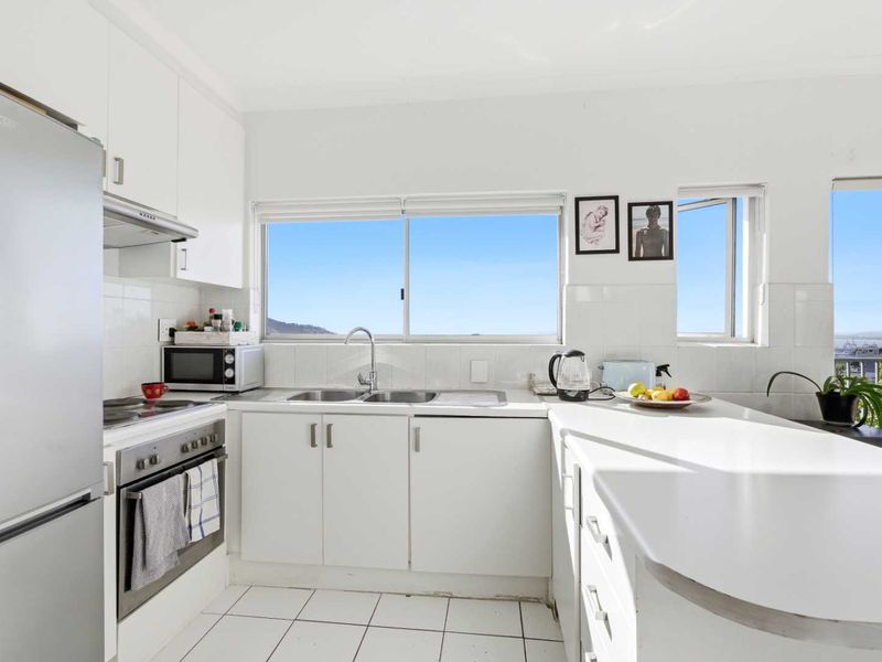 3 Bedroom Apartment - Photo 5