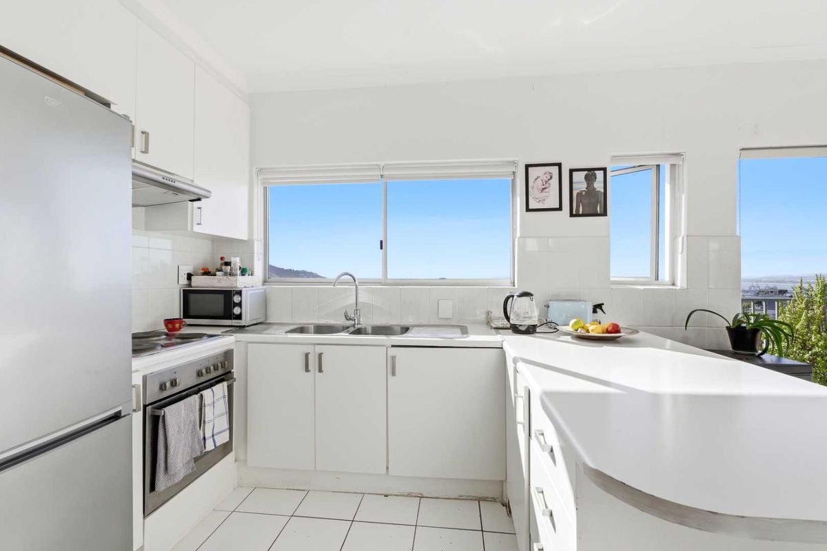 3 Bedroom Apartment - Photo 5