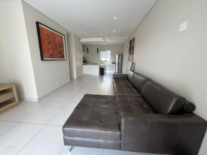 Fully Furnished Apartment In Hyde Park Awaits You - Photo 4