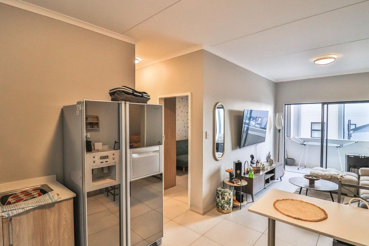 2 Modern Bedroom Apartment In Midridge Park - Photo 4