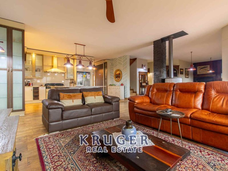 ARCHITECTURAL MASTERPIECE - Photo 2