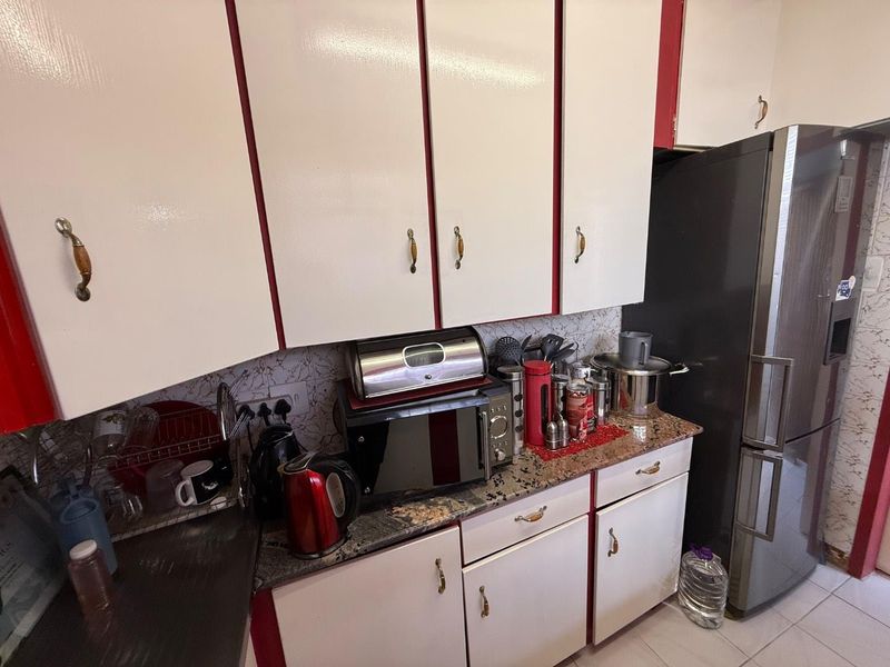 Spacious 3-Bedroom, 2-Bathroom Apartment With Beautiful Views - Photo 8