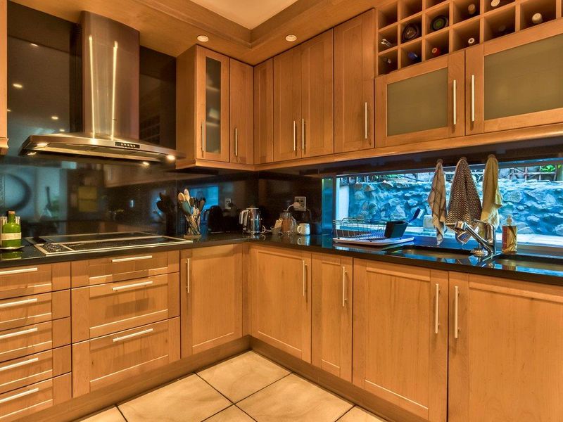 A Coastal Retreat on Iconic Joubert Road | Green Point, Cape Town - Photo 9