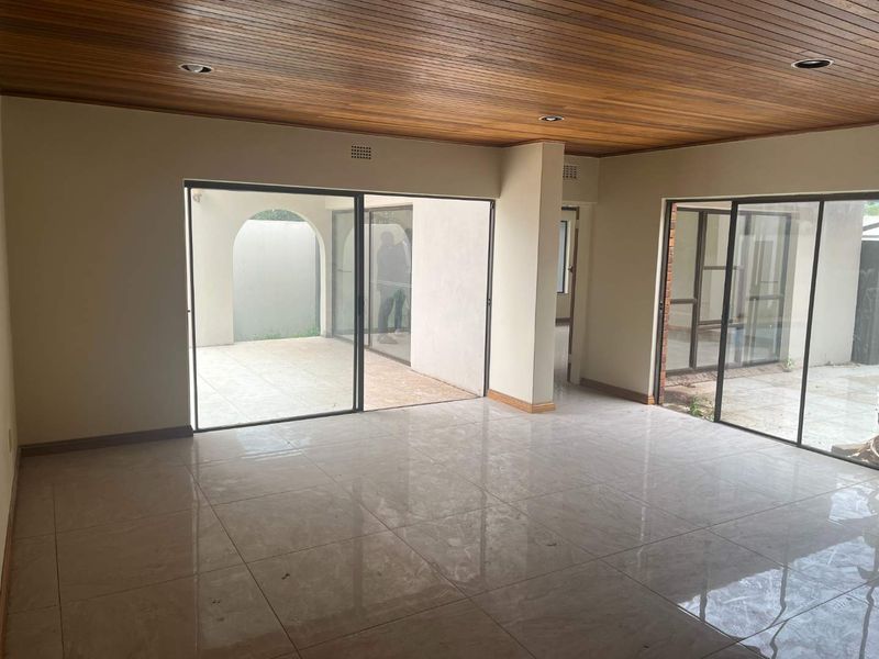 Elegant 5 Bedroom Family Home for Sale | Double Storey with Pool, Garden & Staff Quarters - Photo 6